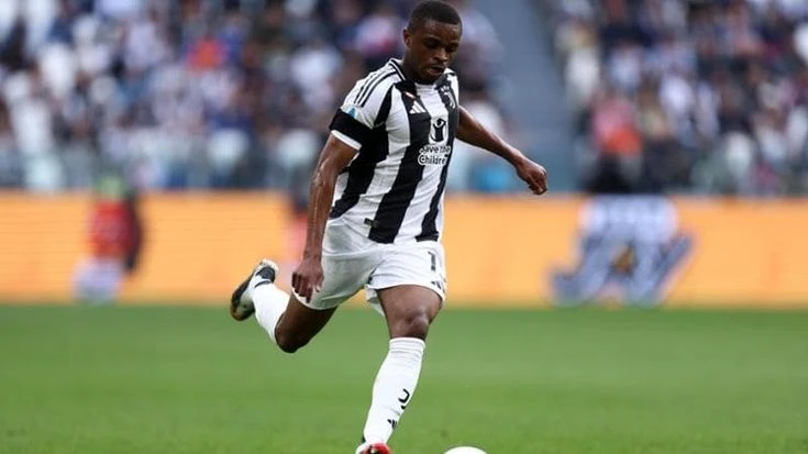 Lazio-Juventus, Kalulu espulso dopo l’intervento del Var: cosa è successo