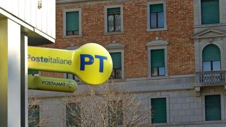 Poste italiane, dal 31 marzo via ai rincari per lettere e raccomandate: validi i vecchi francobolli