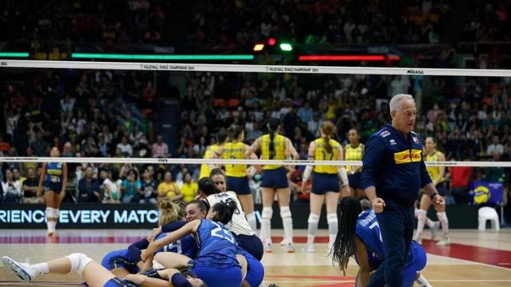 L’esultanza di Velasco davanti alle brasiliane dopo il punto decisivo: “Come la semifinale del 1990”