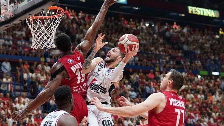 Basket, Milano-Bologna 79-72: per l'Olimpia match point scudetto