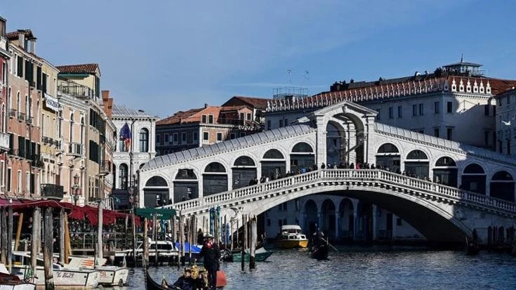 Venezia, scivola mentre si immerge nel Canal Grande, morto cinese di 32 anni