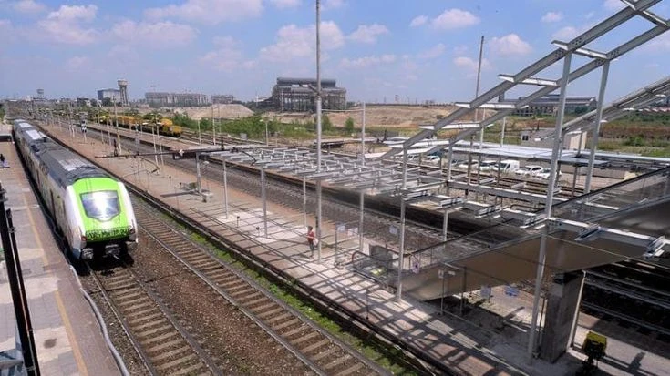 Sesto San Giovanni, attraversa i binari e non si accorge del treno: morto ragazzo di 26 anni