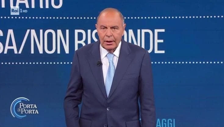 Porta a Porta, Vespa non riesce a calmare i suoi ospiti: il conduttore si infuria e urla in studio
