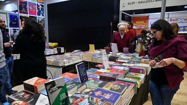 Libri, la narrativa italiana spinge le vendite dei piccoli editori che soffrono di più: -4,9%