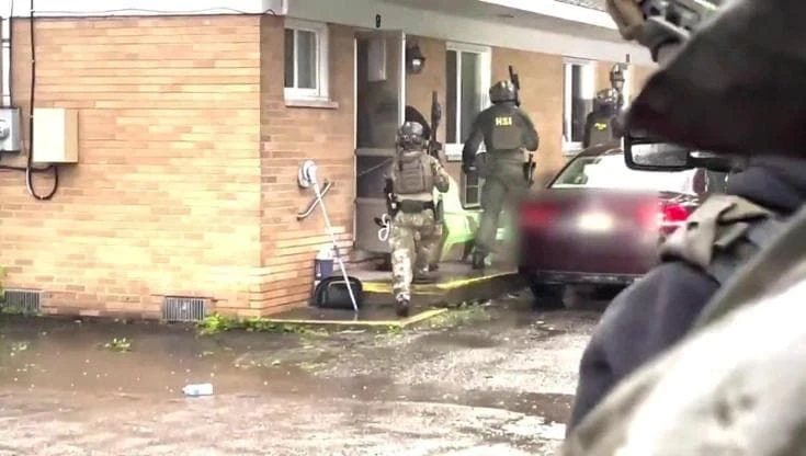 Michigan, in assetto di guerra per arrestare migranti: proseguono le operazioni ICE
