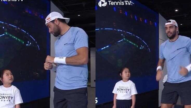 Berrettini e la mascotte a Shanghai: 