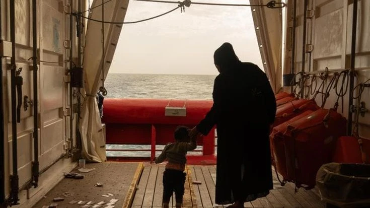 Migranti, Consulta dà ragione a Piantedosi: corretto il fermo delle navi delle ong