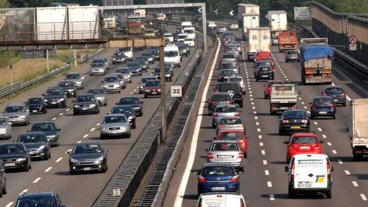 Tamponamento a catena e traffico in tilt lungo la Tangenziale Ovest di Milano: la coda di auto è arrivata a toccare gli 8 km