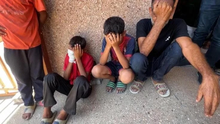 Gaza. Altre 20 persone uccise in coda per il cibo: le famiglie si ritrovano in lacrime in ospedale