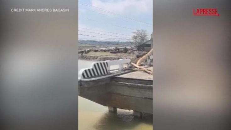 Il tifone Usagi si abbatte sulle Filippine: crolla un ponte, isolata una città