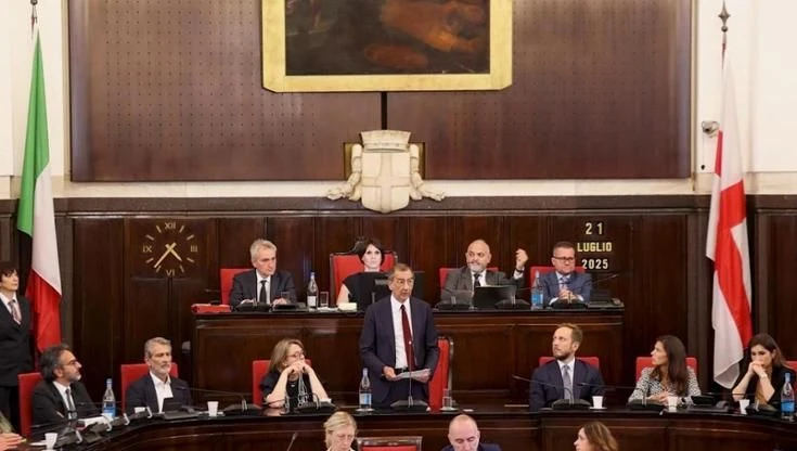 Milano, videoracconto della giornata: Sala parla, Tancredi si dimette, gli spintoni in piazza