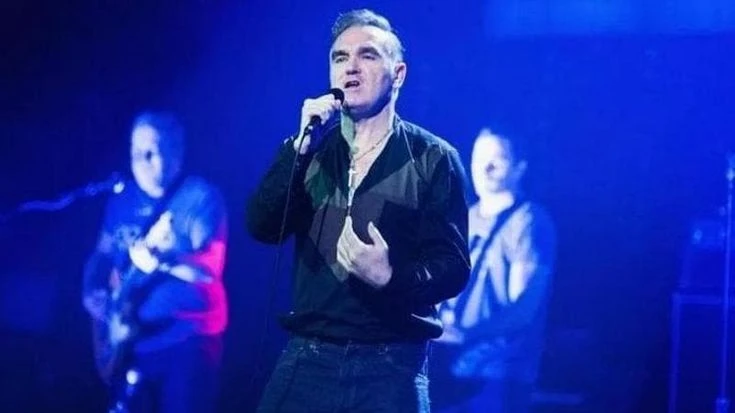 Morrissey ricoverato in ospedale per una forte sinusite, riprende il tour rinviato