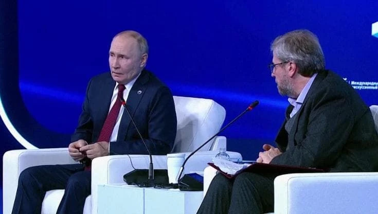 Russia, Putin scherza sui droni nei cieli europei: 