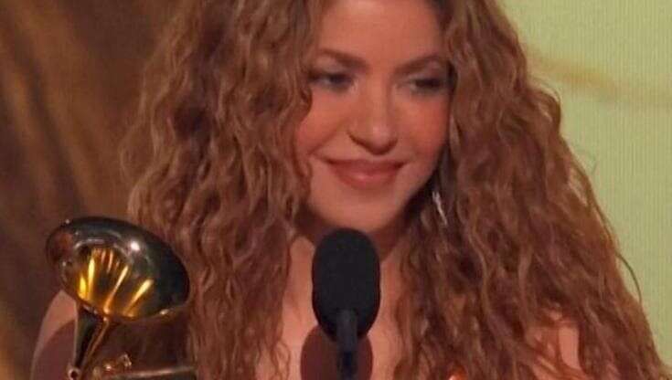 Grammy, Shakira dedica il premio agli immigrati: 