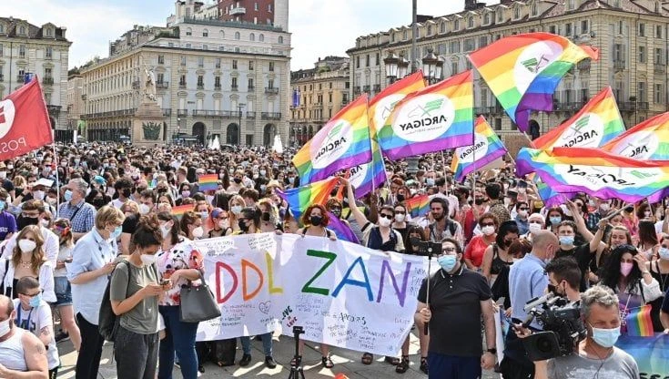 Omofobia, i partiti e la legge Zan: chi vuole cambiarla e chi no