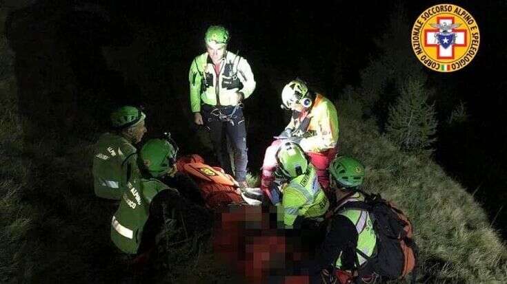 Elicottero precipita in Valtellina: pilota e due tecnici feriti recuperati nella notte dai soccorritori