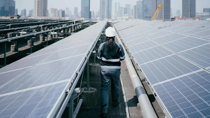 Cina, boom del solare: cento pannelli al secondo ed emissioni in calo