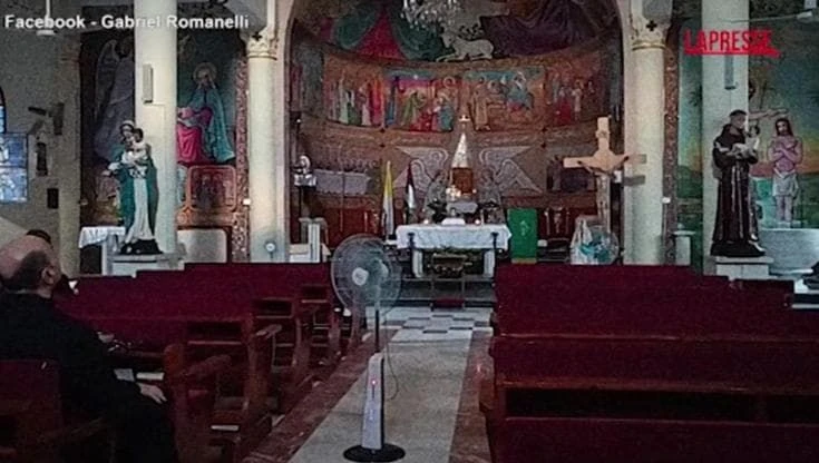 Gaza, padre Romanelli posta un nuovo video: le forti esplosioni avvertite dall'interno della chiesa