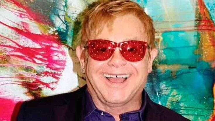 Elton John tra successi e cadute in “Never too late”