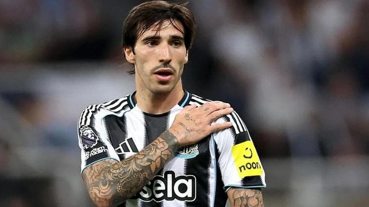 Tonali infortunato alla spalla, allarme anche per la Nazionale. L’allenatore: “Ha molto dolore”