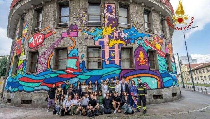 Strage di via Palestro, sulla caserma dei vigili del fuoco di Milano un murale per ricordarla e celebrare l'impegno dei pompieri