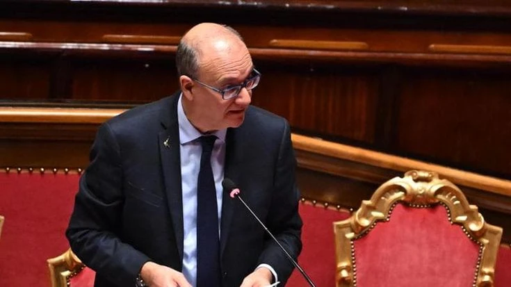 Scuola, Valditara contro asterischi e schwa: “Nelle comunicazioni serve rispetto per l’italiano”