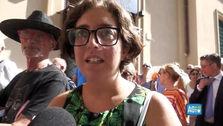 Pippo Baudo, l'omaggio dei fan in fila per l'ultimo saluto: 