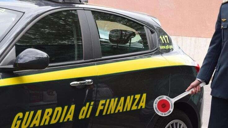 Truffa con i fondi del Pnrr, riciclaggio e reddito di cittadinanza, arrestato commerciante di auto di lusso nel Bresciano: sequestrati beni per 1,7 milioni