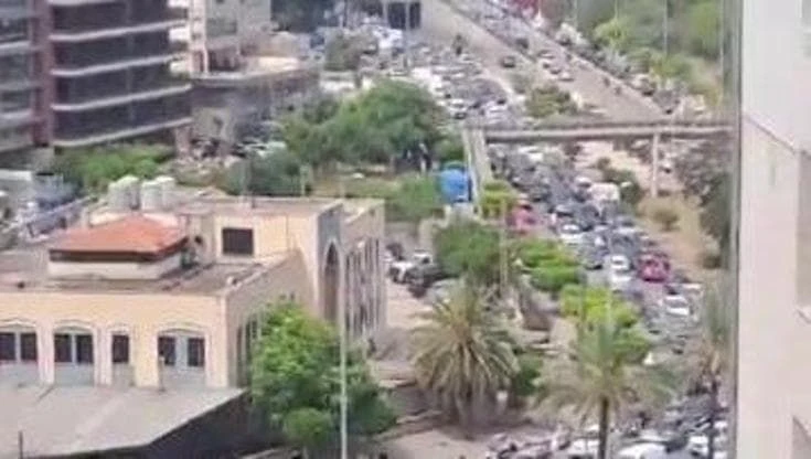 Beirut, la grande fuga dai sobborghi meridionali dopo l'annuncio di Netanyahu