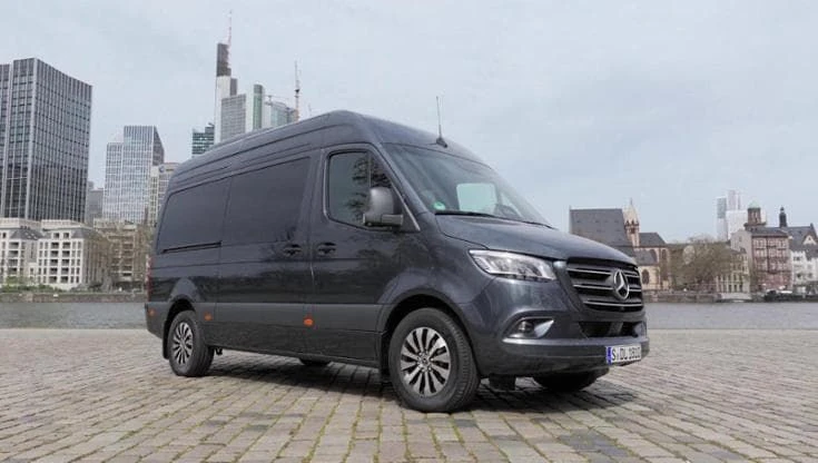 Mercedes Sprinter, tre decenni di innovazione e versatilità