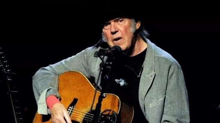 Neil Young ha annunciato l’intenzione di esibirsi in un concerto gratuito in Ucraina