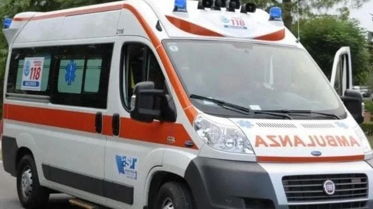 Scontro frontale tra un camion e un’auto in provincia di Pavia: due morti