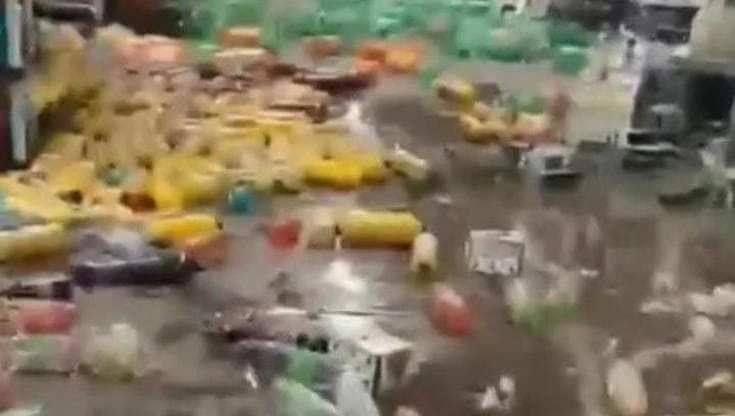 Cile, terremoto di magnitudo 6.9: la scossa e i danni ripresi all'interno di locali e supermercati