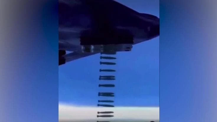 Usa, Donald Trump posta sui social un video che irride Teheran: 