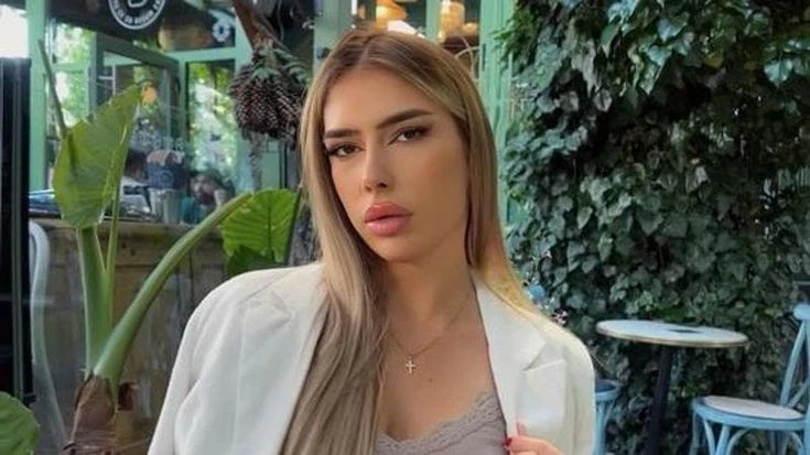 Si slaccia l’imbracatura del paracadute durante un spot, morta modella serba