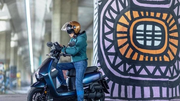 Colibrì, il nuovo scooter Sym 125 cc per la città con la vernice cangiante