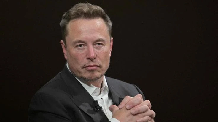 Musk ancora contro l’Italia. Cita dei dati sulla denatalità e sentenzia: “Sta scomparendo”
