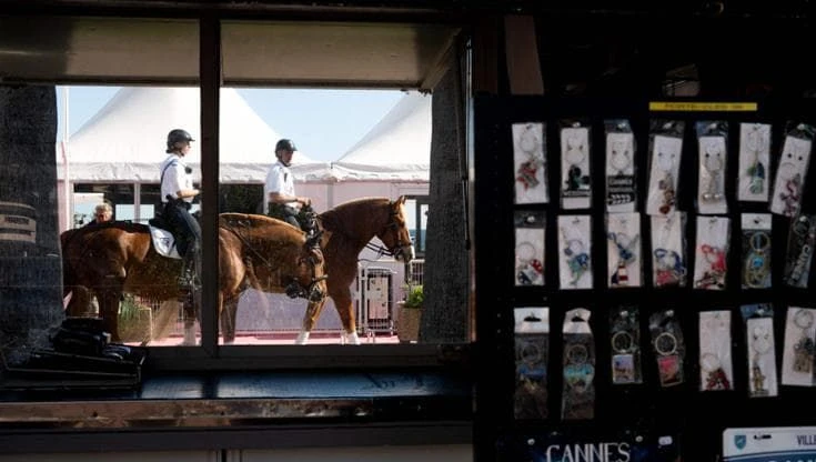 Black out a Cannes, negozi chiusi e festival in tilt. Proiezioni in ritardo al Palais