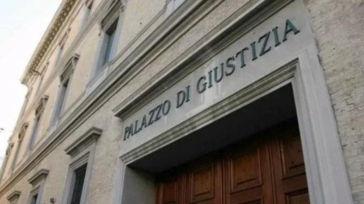 Macerata, sentenza shock: “Non è stupro, lei sapeva cosa rischiava”. Oggi inizia l’appello
