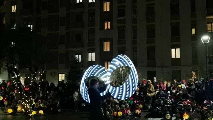 Le passeggiate di luce dei bambini di nidi e scuole dell'infanzia illuminano la città aspettando Natale