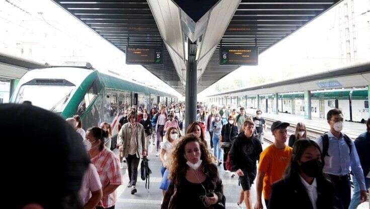 Lombardia, oltre 250mila persone controllate dalla Polizia Ferroviaria in estate sui treni e nelle stazioni: 87 arresti