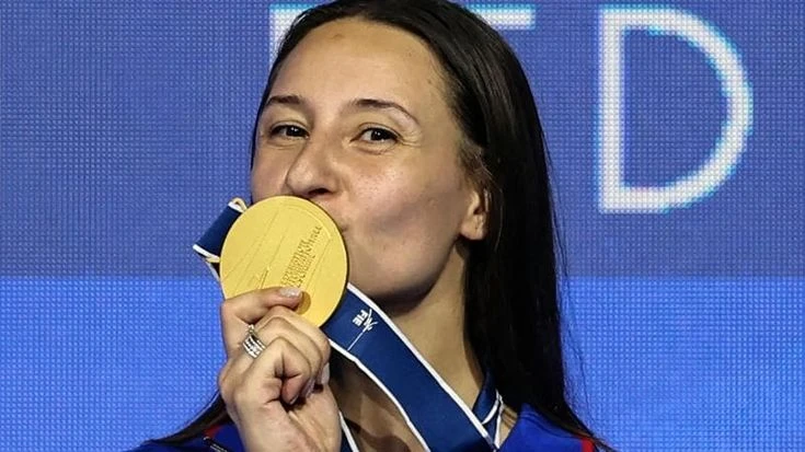 Yana Egorian vince l’oro della sciabola ai Mondiali di scherma: è tenente nell’esercito russo