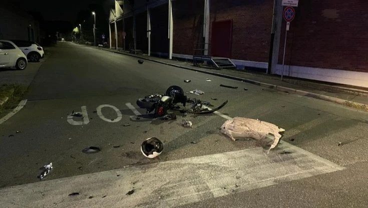Travolto da un'automobilista risultato positivo all'alcol-test: il 17enne è salvo ma rischia di perdere una gamba