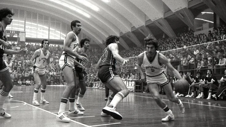 Livorno, il basket e una mitica rivalità: la storia di Libertas e Pielle in una docuserie