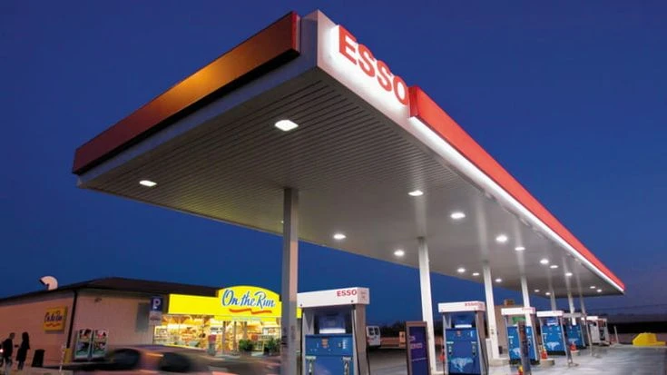 Esso passa in mani italiane: 1.200 stazioni di servizio a un consorzio di cinque aziende