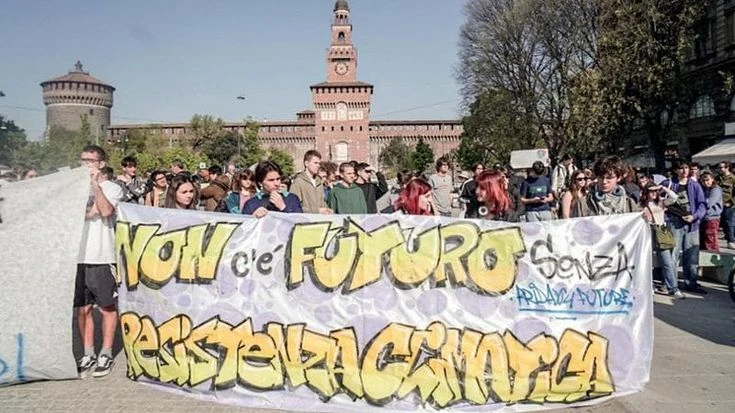 “Non c’è futuro senza resistenza climatica”: il grido di Fridays For Future per l’ambiente e la pace