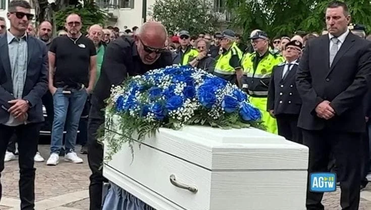 I funerali di Anna Chiti, la ragazza morta sul catamarano nel suo primo giorno di lavoro