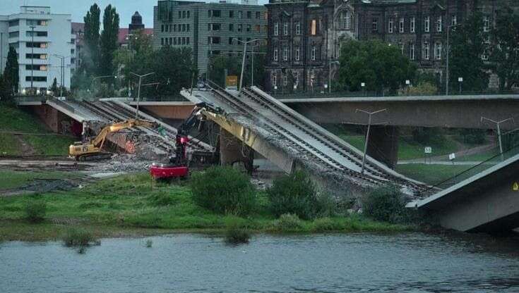 Maltempo, crolla ponte a Dresda: inizia demolizione per paura di nuove inondazioni