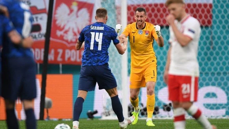 Europei, Polonia-Slovacchia 1-2: Skriniar si traveste da bomber, Szczesny va ko