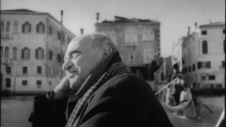 Arnaldo Pomodoro è morto, addio al gigante della scultura. Sue le iconiche sfere di bronzo